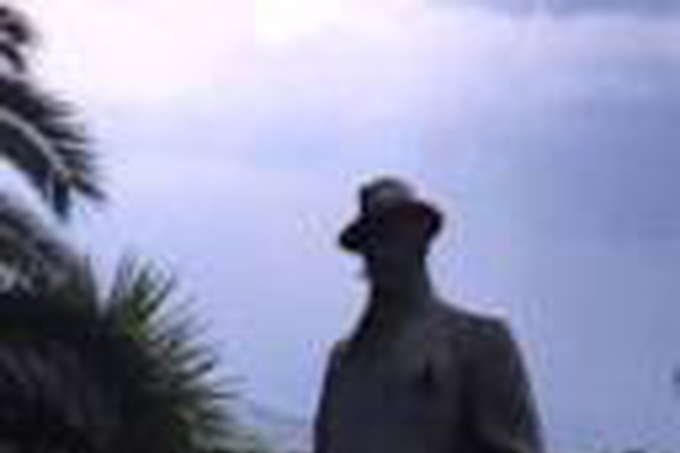 Памятник Пуччини в Торре дель Лаго (фотограф - Anne Lawson)