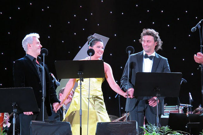 Erwin Schrott, Jonas Kaufmann and Anna Netrebko, Königsplatz, München 29. Jul 2011. Photo: Herbert