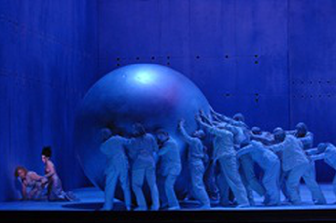 Норма Беллини на сцене парижского театра 'Шатле'