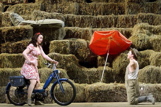 Aleksandra Kurzak and Roberto Alagna in L'elisir d'amore © Catherine Ashmore / ROH 2012